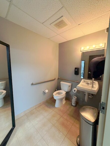 More Photos Of 5300-5350 W Hillsboro Blvd, Coconut Creek Office For Sale