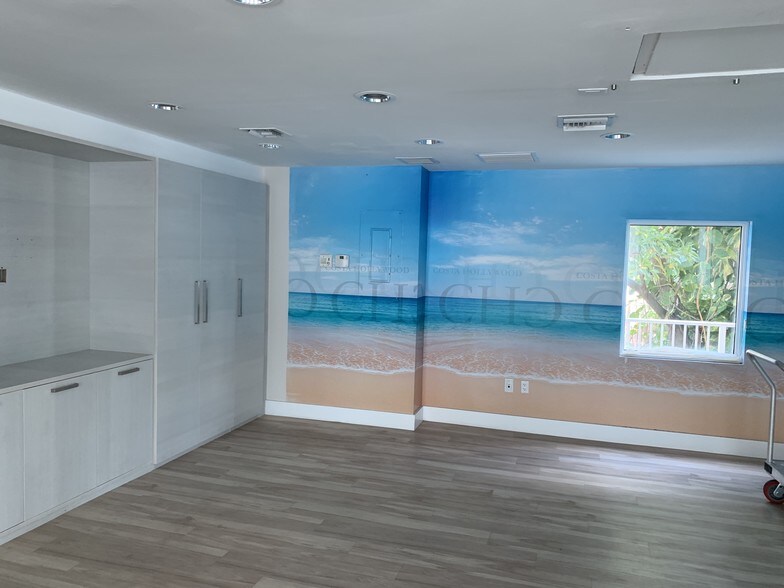 More Photos Of 201 N Ocean Dr, Hollywood Storefront Retail Office For Sale