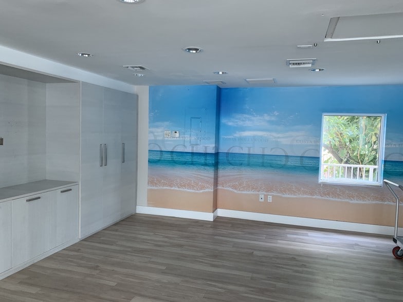More Photos Of 201 N Ocean Dr, Hollywood Storefront Retail Office For Sale
