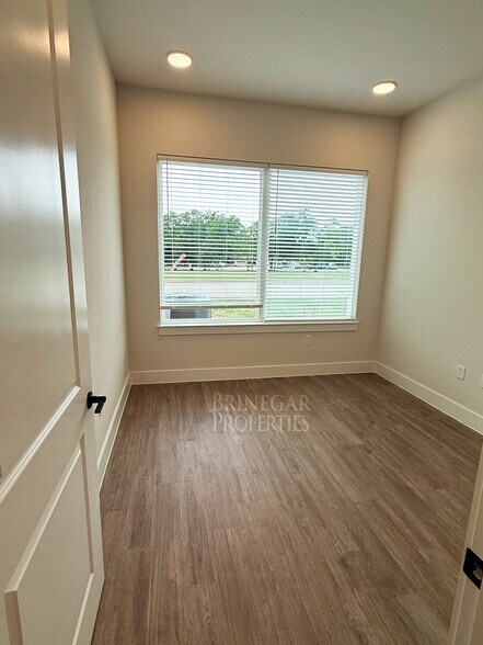 More Photos Of 3835 County Road 175 rd, Leander Unknown For Lease