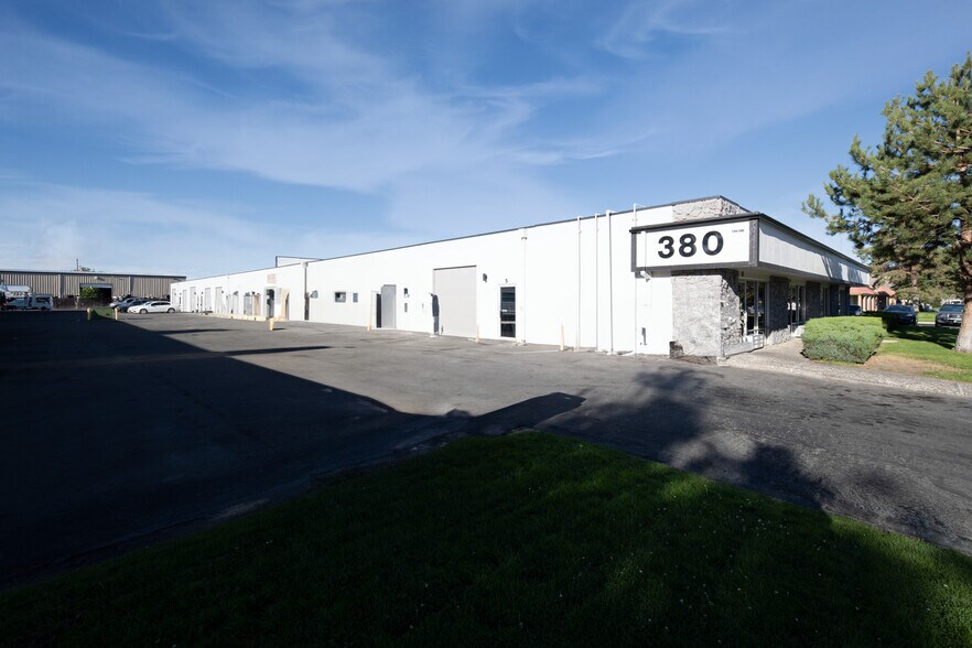 More Photos Of 390 Freeport Blvd, Sparks Flex For Lease