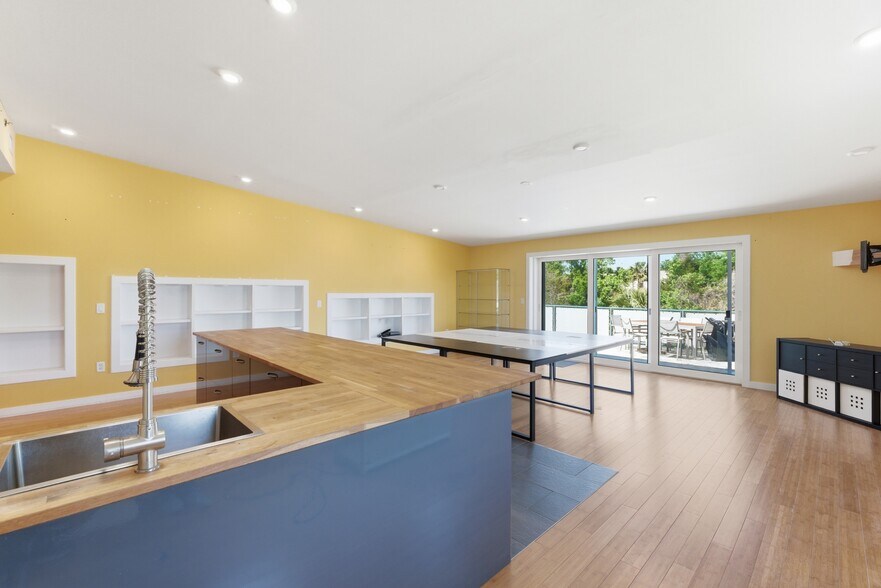 More Photos Of 8600 Airport Blvd, Leesburg Airplane Hangar For Sale