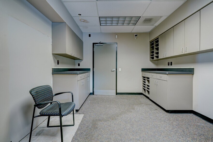 More Photos Of 14900 SE 29th St, Choctaw Bank For Lease