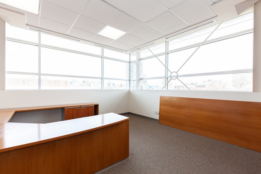 More Photos Of 14 Chamberlain Ave, Ottawa Office For Lease