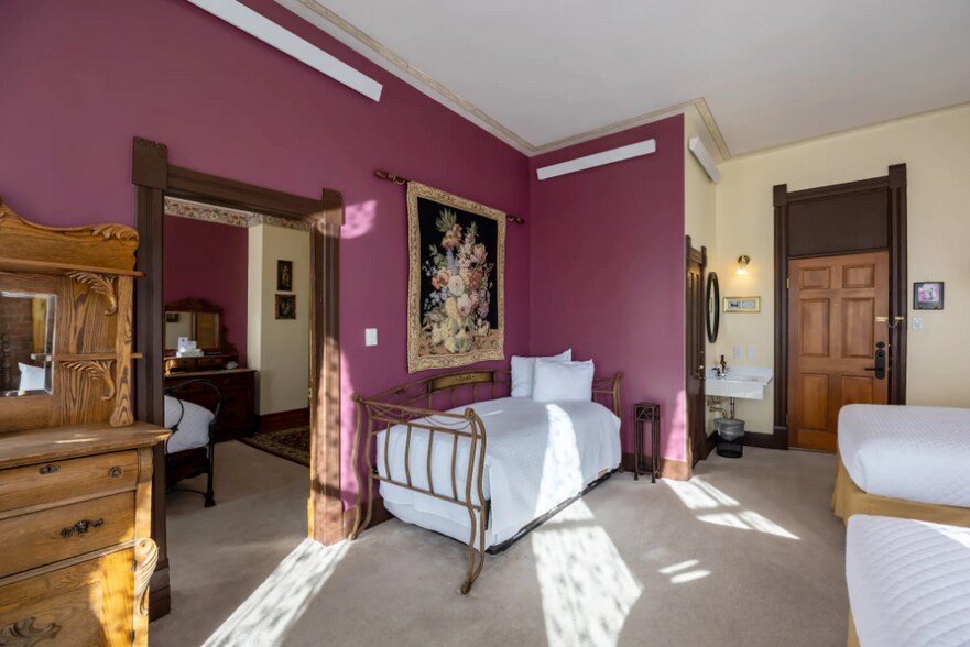 More Photos Of 700 Harrison Ave, Leadville Hotel For Sale