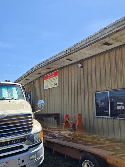 More Photos Of 2121 Commerce St, Aberdeen Industrial For Sale