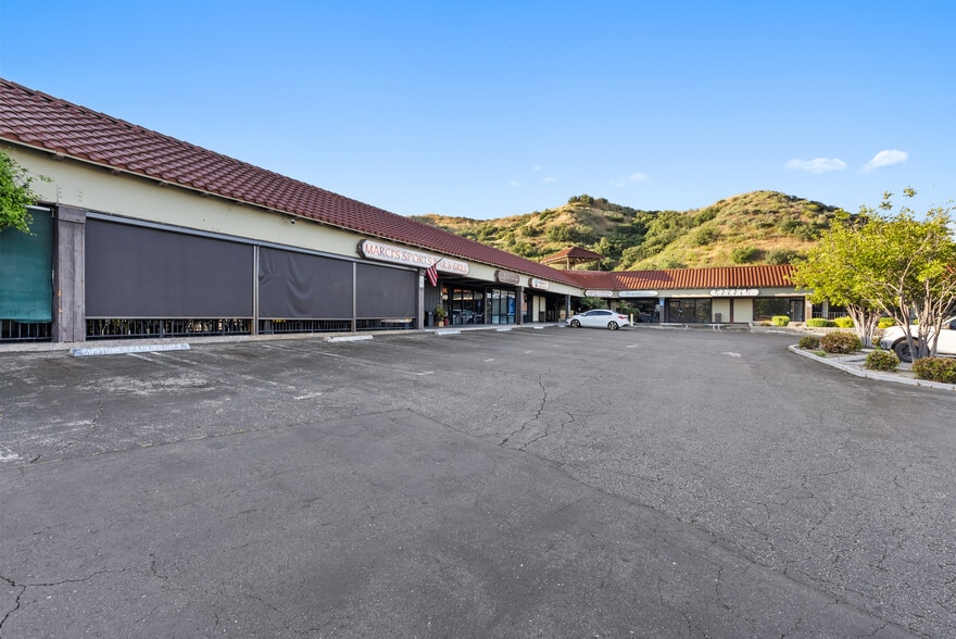 More Photos Of 28200 Bouquet Canyon Rd, Santa Clarita Storefront For Lease
