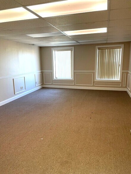 More Photos Of 355 Sackett Point Rd, North Haven Office For Lease