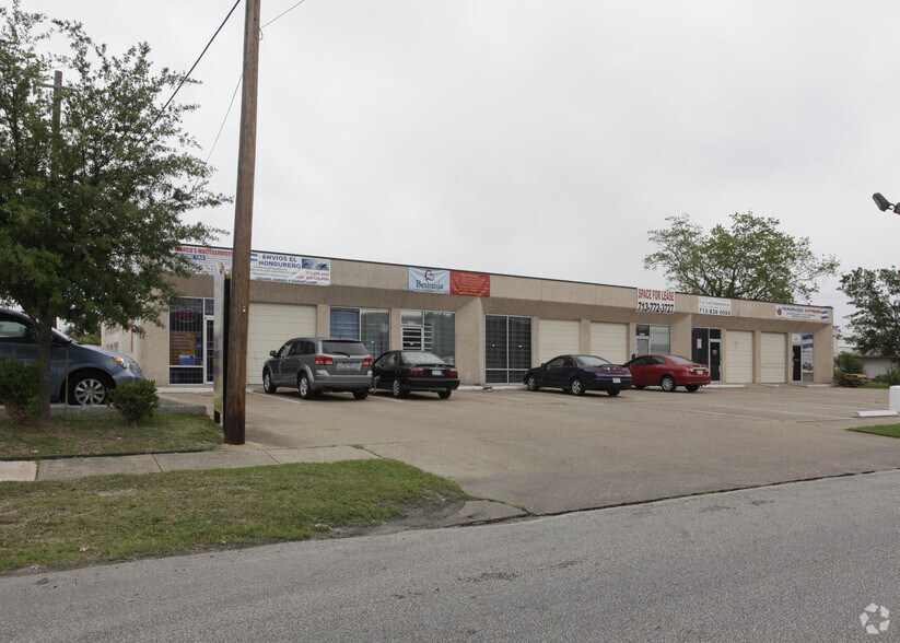 More Photos Of 6901 Mullins Dr, Houston Flex For Lease