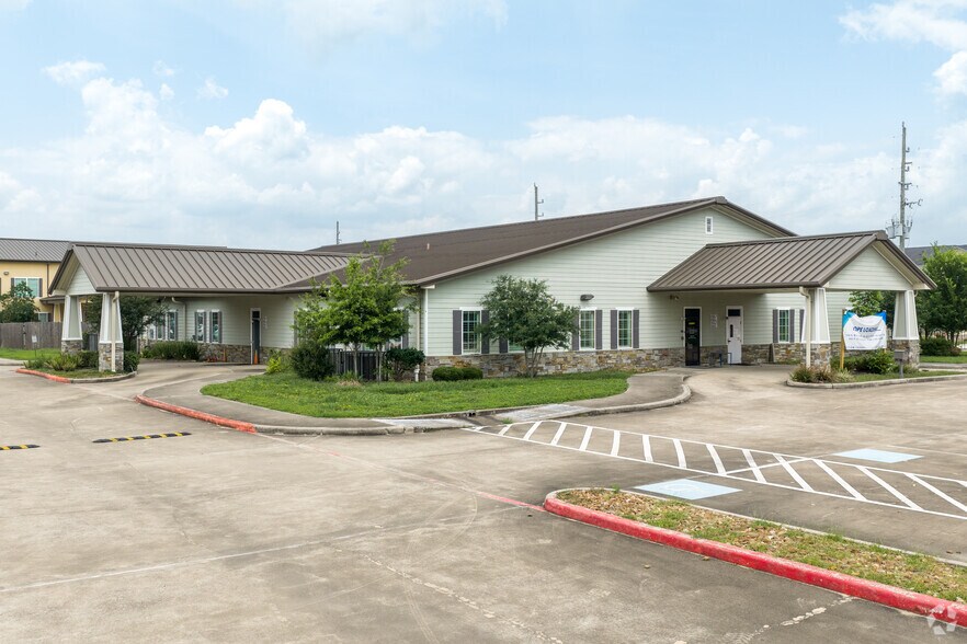 More Photos Of 11820 Huffmeister Rd, Houston Office For Sale