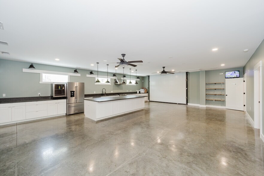 More Photos Of 17629 Cordova Pl, Panama City Beach Industrial For Sale