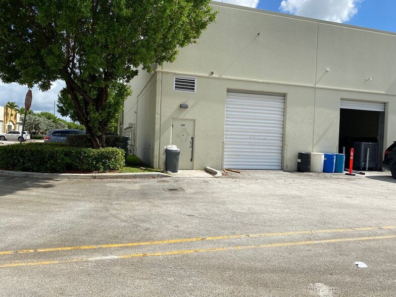 More Photos Of 2051 NW 112th Ave, Doral Showroom For Sale
