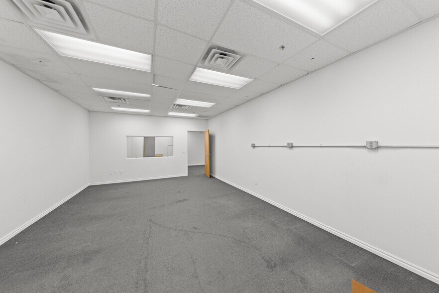 More Photos Of 473 N Old Hwy 91, Hurricane Warehouse For Lease