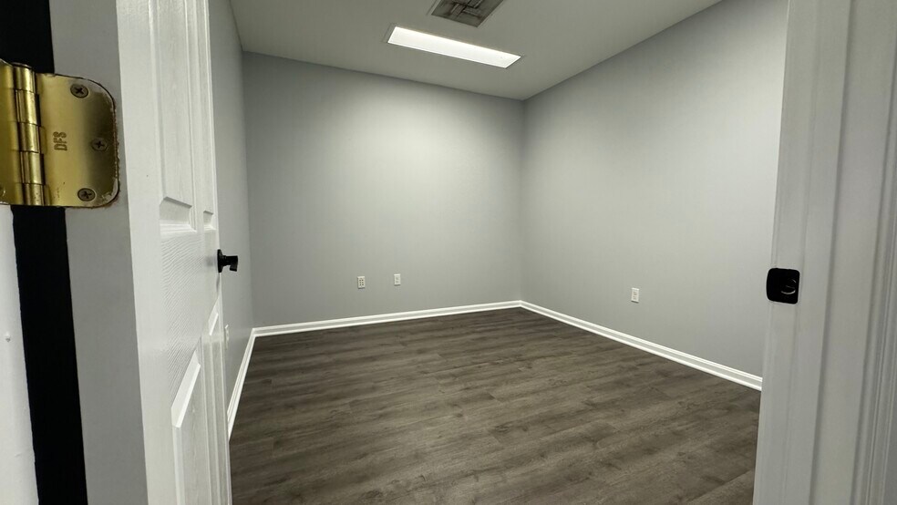 More Photos Of 722 Grant St, Herndon Medical For Sale