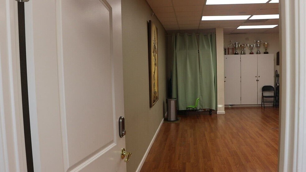 More Photos Of 12300-12306 Saratoga Sunnyvale Rd, Saratoga Freestanding For Lease