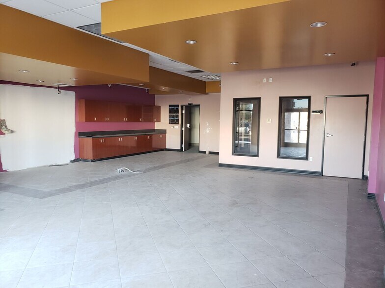 More Photos Of 2534 Rockwood Ave, Calexico Bank For Sale