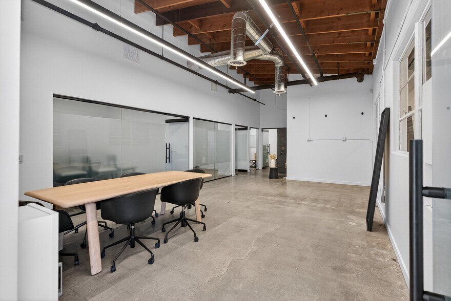 More Photos Of 1322-1326 Obispo Ave, Long Beach Warehouse For Lease
