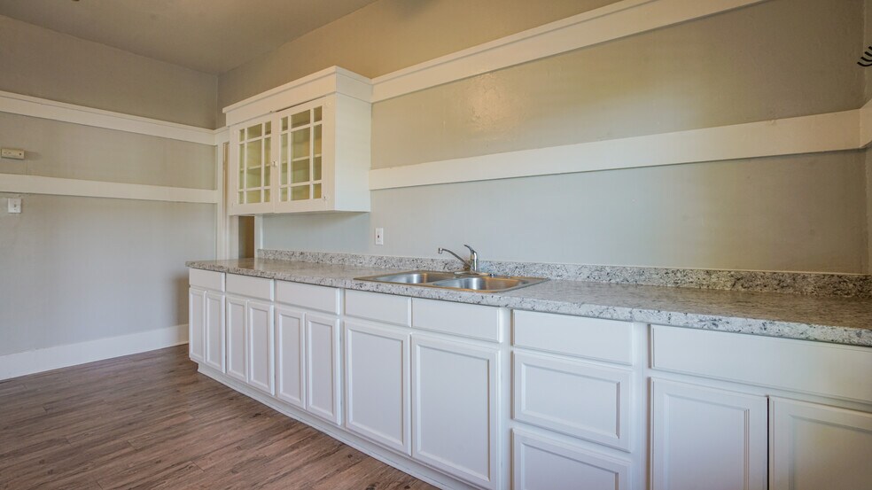 More Photos Of 2617 Jeffries Ave, Los Angeles Apartments For Sale