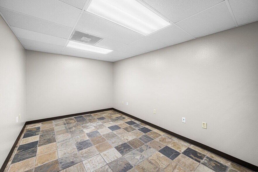 More Photos Of 2017 Lee Dr, Baytown Industrial For Lease