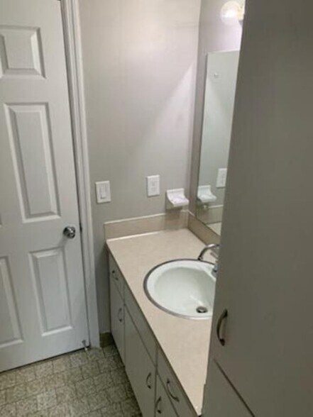 More Photos Of 323 S King Ave, Pine Mountain Apartments For Sale