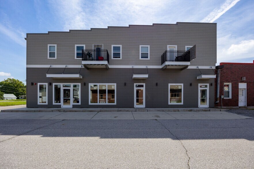 Primary Photo Of 112 N Iowa St, Solon Storefront Retail Residential For Lease