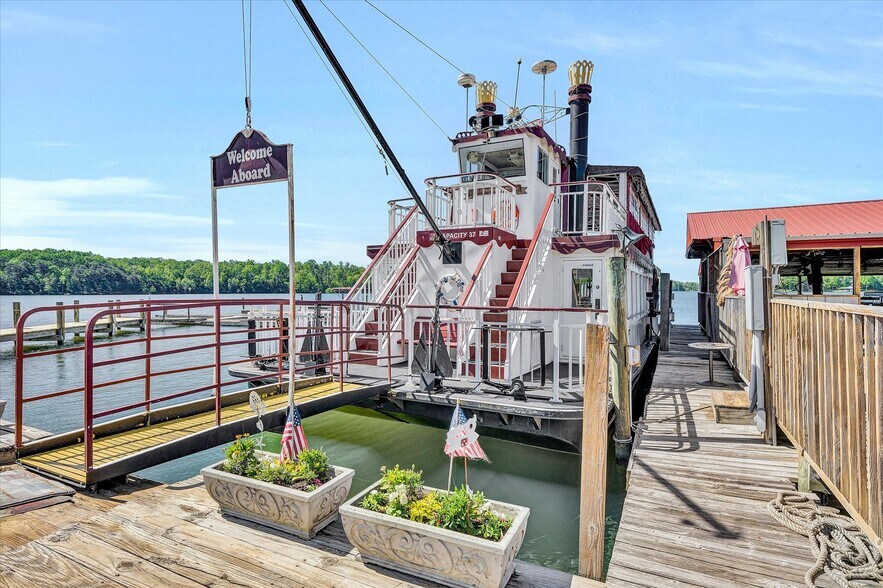 More Photos Of 3619 Airport Rd, Moneta Marina For Sale