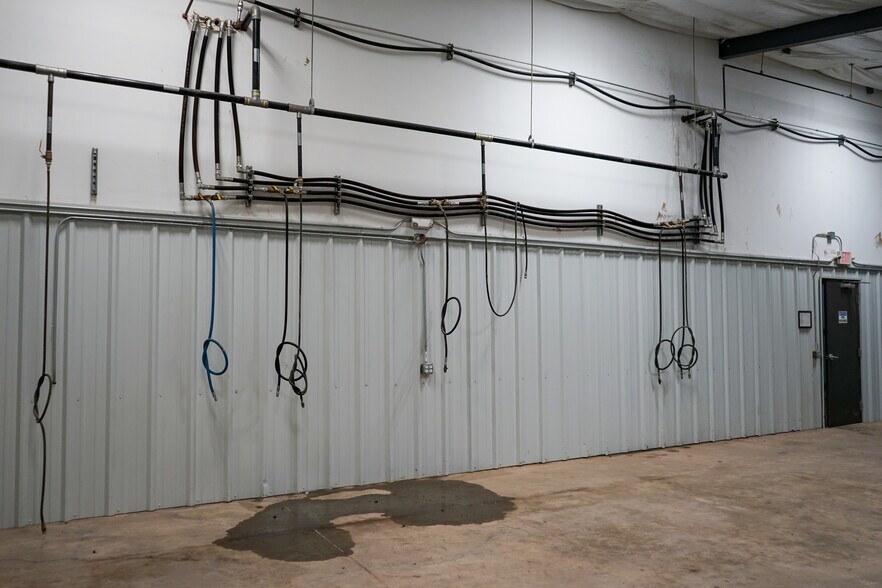 More Photos Of 9163 W Murphy St, Odessa Industrial For Lease