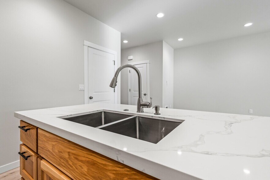 More Photos Of 3619 Green River Rd, Sweet Home Multifamily For Sale