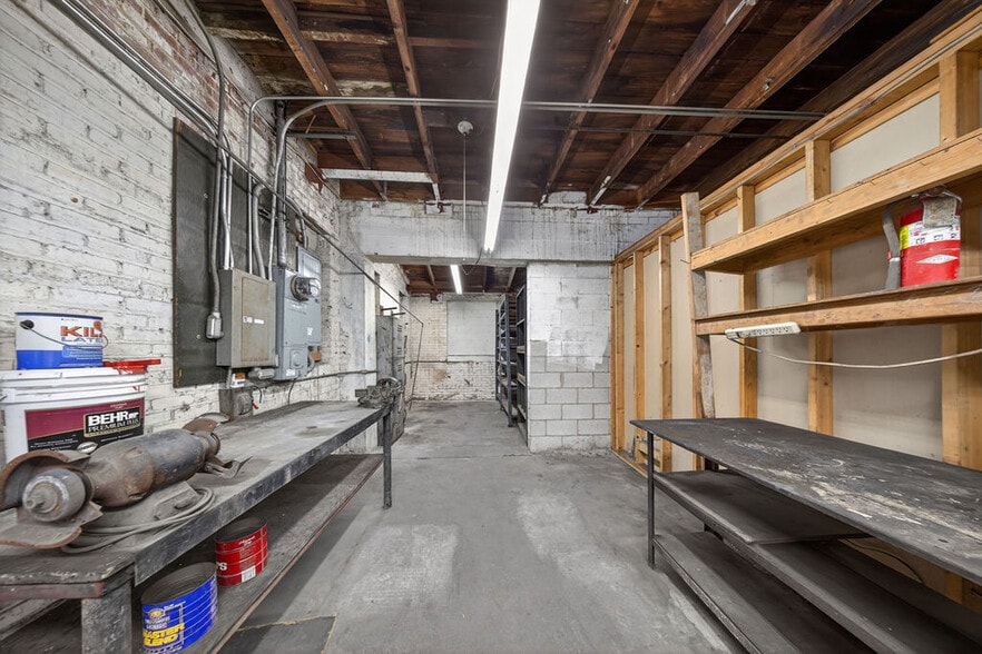 More Photos Of 959 Gower St, Los Angeles Auto Repair For Lease