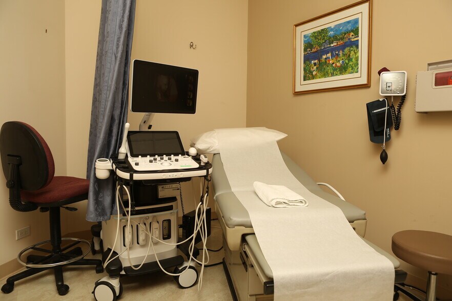 More Photos Of 58 E Walton St, Chicago Storefront Retail Office For Lease