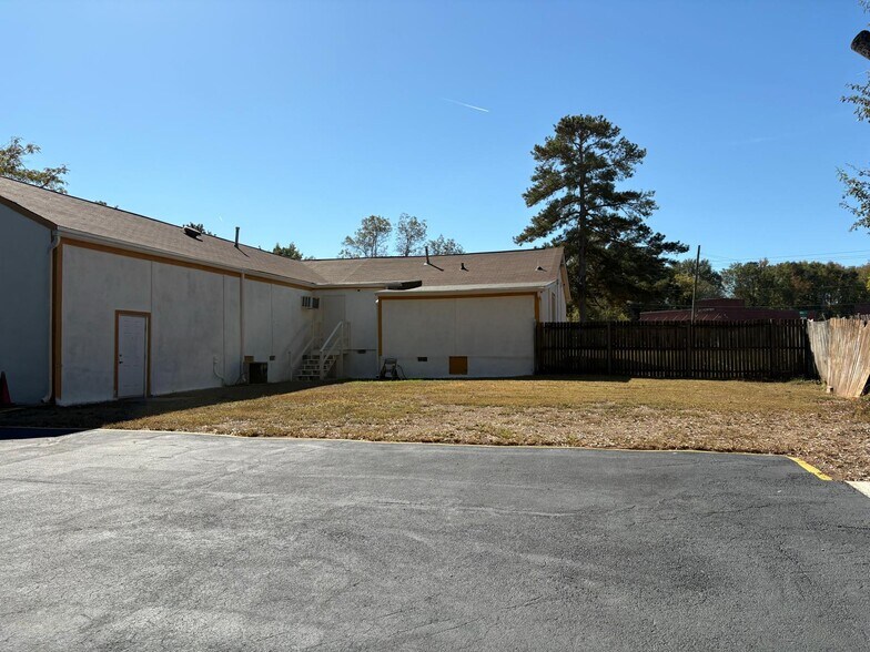More Photos Of 5712 Redan Rd, Stone Mountain Office For Sale