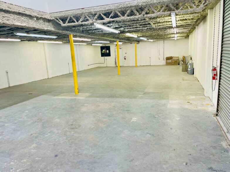 More Photos Of 1120-1140 NW 54th St, Fort Lauderdale Warehouse For Lease
