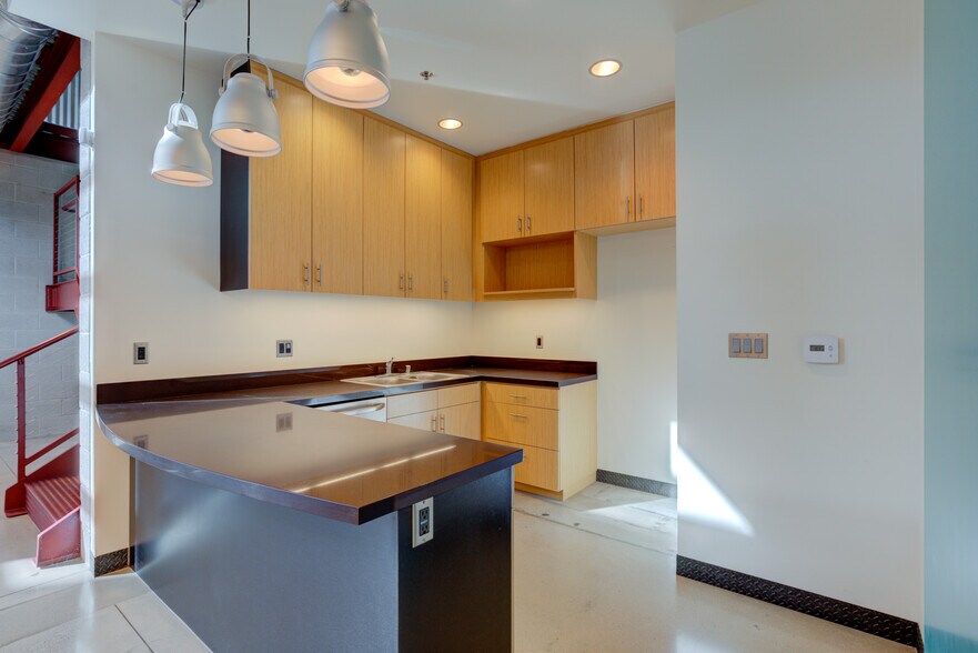 More Photos Of 130 Lomita St, El Segundo Research And Development For Lease