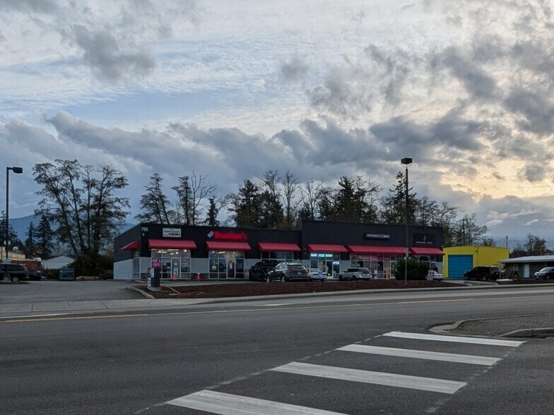 More Photos Of 755 W Washington St, Sequim General Retail For Lease
