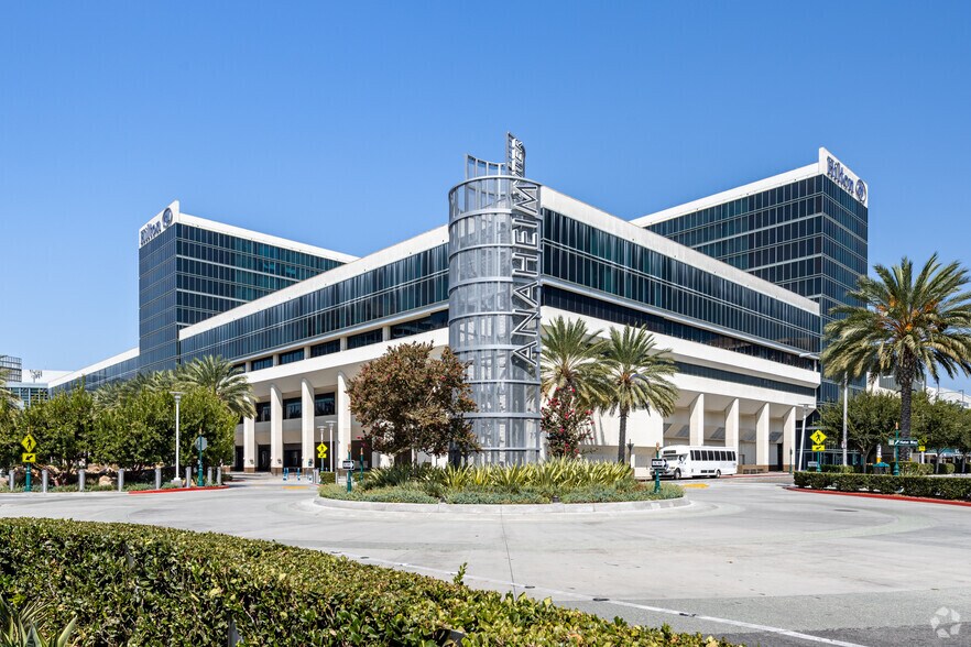 More Photos Of 777 W Convention Way, Anaheim Hotel For Lease
