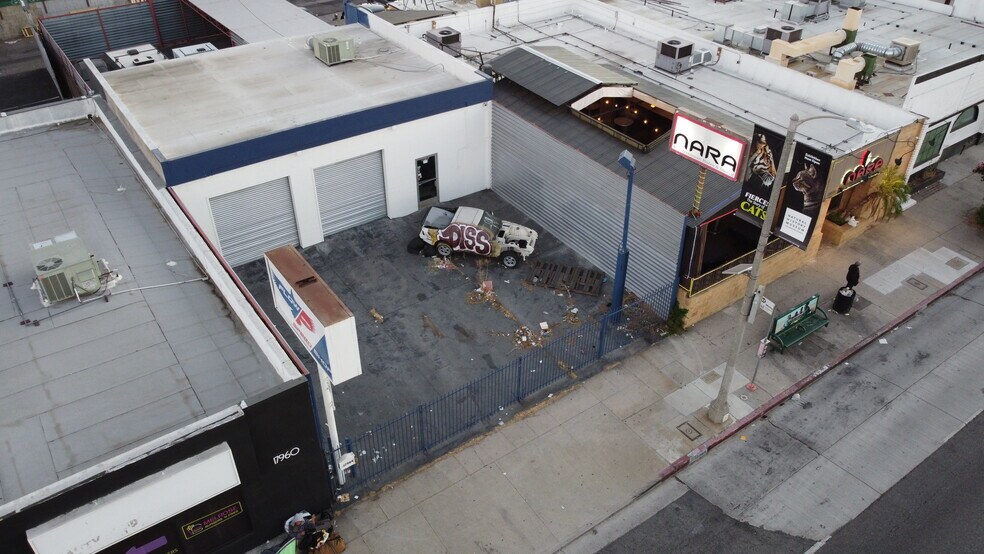 More Photos Of 17964 Ventura Blvd, Encino Auto Repair For Sale