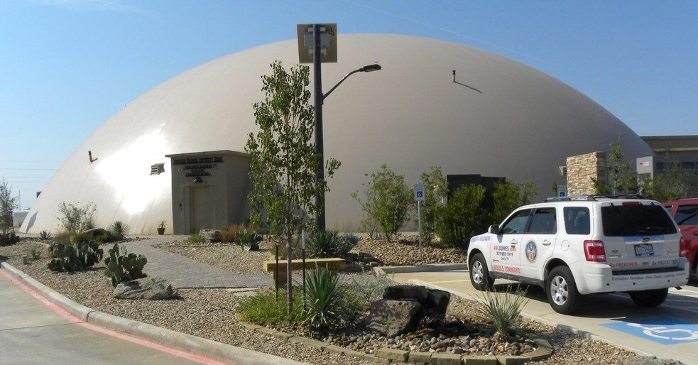 More Photos Of 3063 Outlet Center Dr, Sealy Flex For Sale