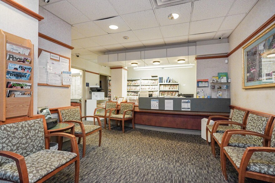 More Photos Of 2691 Hylan Blvd, Staten Island Medical For Sale