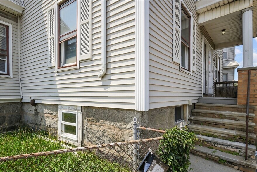 More Photos Of 49-51 County St, New Bedford Apartments For Sale