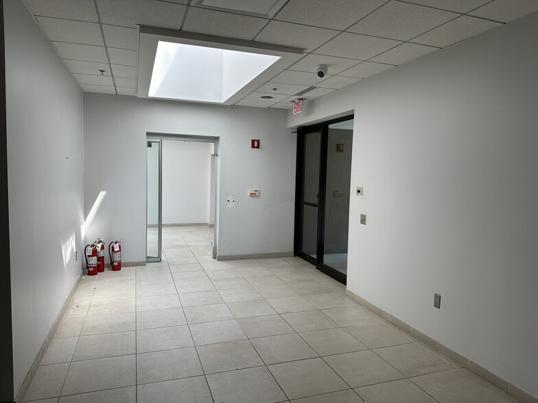 More Photos Of 15162 S Commerce Dr, Dearborn Research And Development For Sale