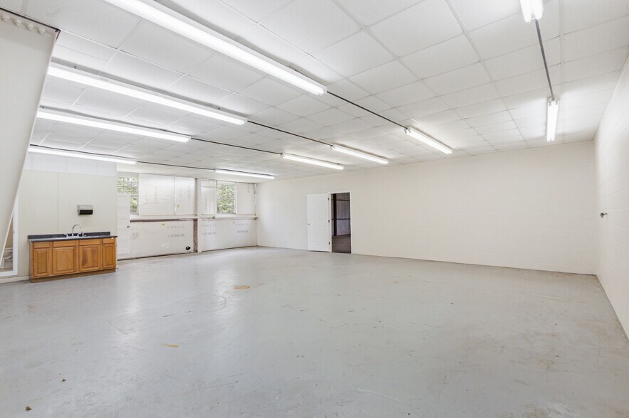 More Photos Of 4107 Port Lavaca Dr, Victoria Showroom For Sale