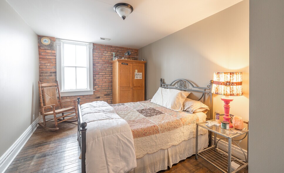 More Photos Of 305 S Alvarado Ave, Belle General Retail For Sale