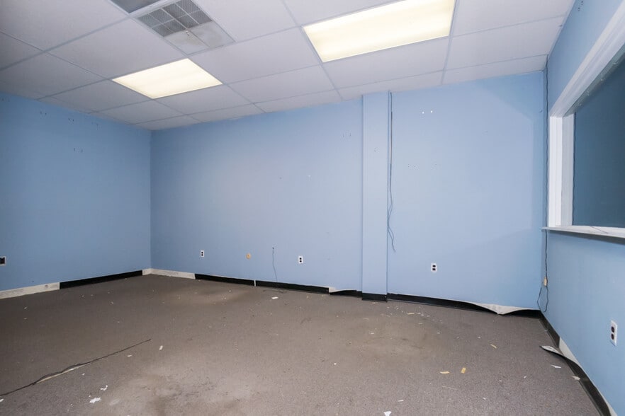 More Photos Of 5810 Kirkwood Hwy, Wilmington Unknown For Lease