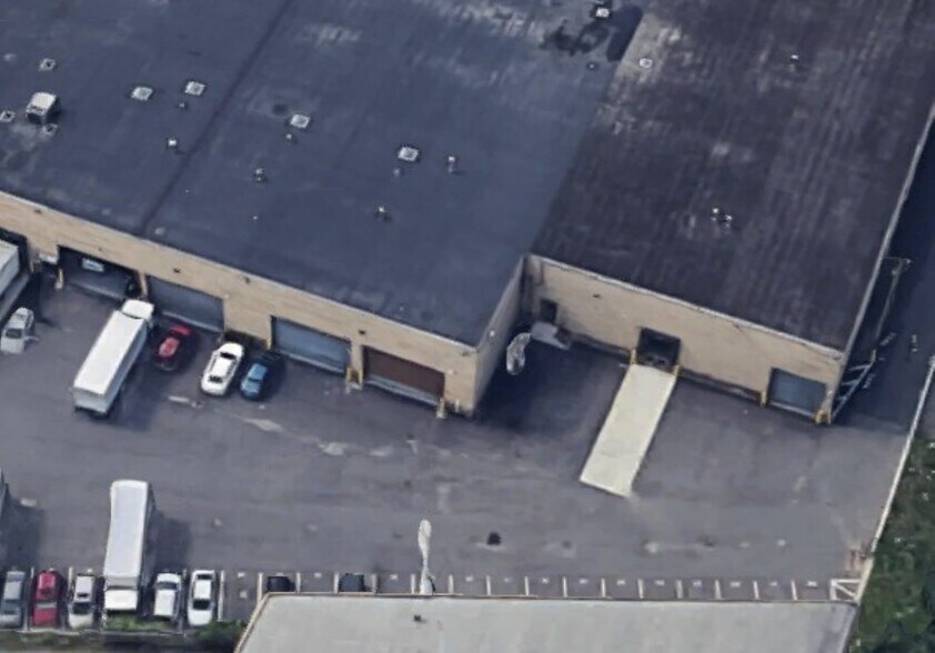 More Photos Of 1966 Broadhollow Rd, Farmingdale Distribution For Lease