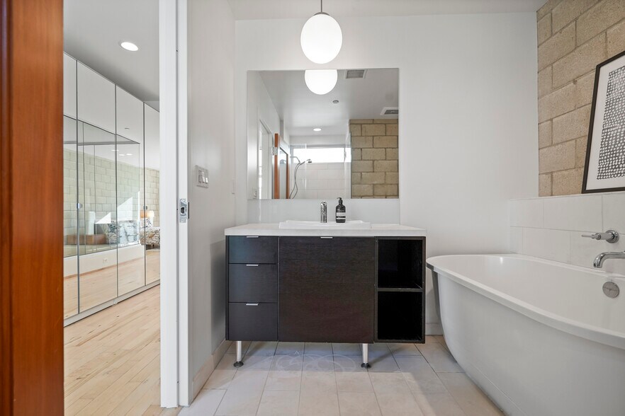 More Photos Of 3450 Cahuenga Blvd W, Los Angeles Office Residential For Lease