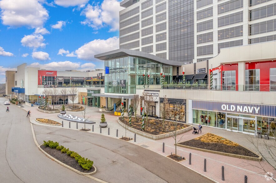 Primary Photo Of 5901 E Galbraith Rd, Cincinnati General Retail For Lease