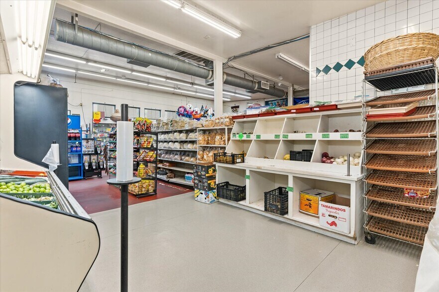 More Photos Of 10448 CA-99, Live Oak Supermarket For Sale