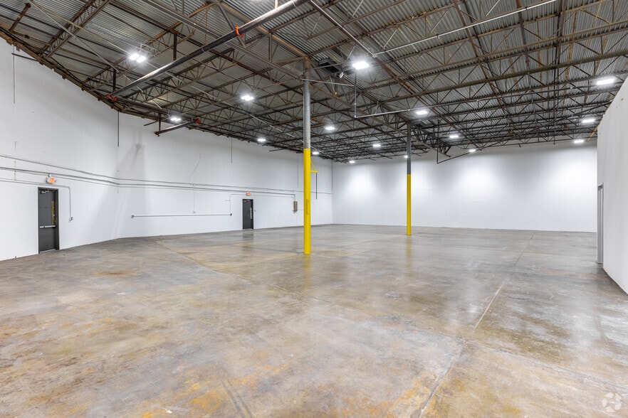 More Photos Of 2154 W Northwest Hwy, Dallas Unknown For Lease