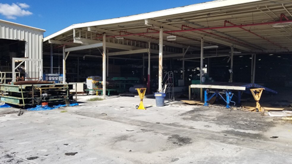 More Photos Of 310 Cypress Rd, Ocala Manufacturing For Lease