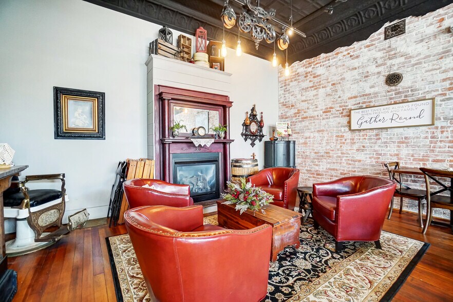 More Photos Of 105 E Liberty St, Arlington Restaurant For Sale